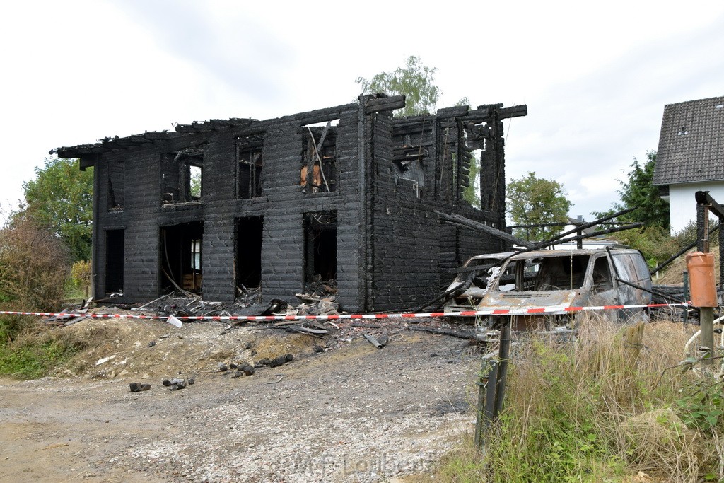 Schwerer Brand in Einfamilien Haus Roesrath Rambruecken P099.JPG - Miklos Laubert